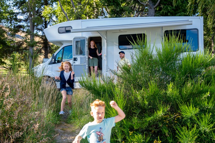 Apollo Euro Deluxe Nieuw-Zeeland kinderen rennen weg