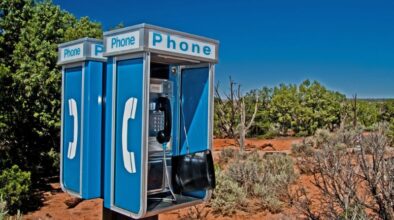 Telefoon gravelweg woestijn