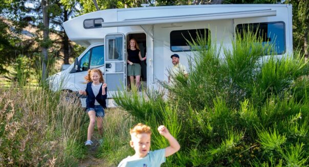 Apollo Euro Deluxe Nieuw-Zeeland kinderen rennen weg