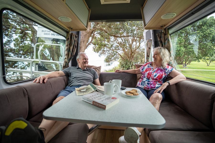 Apollo Euro Tourer Nieuw-Zeeland zithoek achterin
