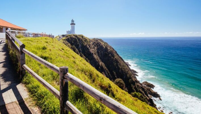 In Byron Bay staat de beroemde vuurtoren op het meest oostelijke stukje van het vasteland van Australië, er loopt een pad naartoe