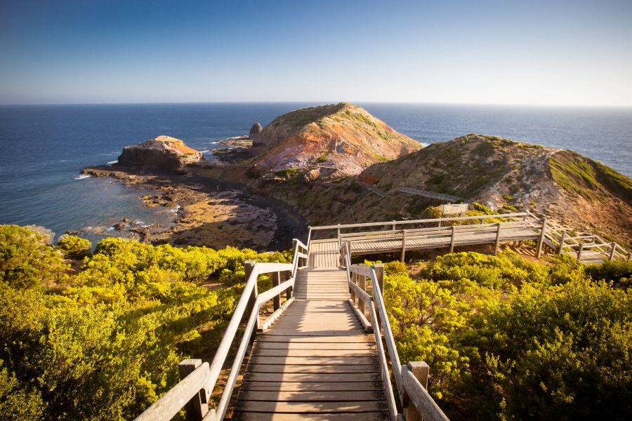 Beroemde Cape Schanck Boardwalk wandeling via houten voetpad naar zuidelijkste punt van Mornington Peninsula