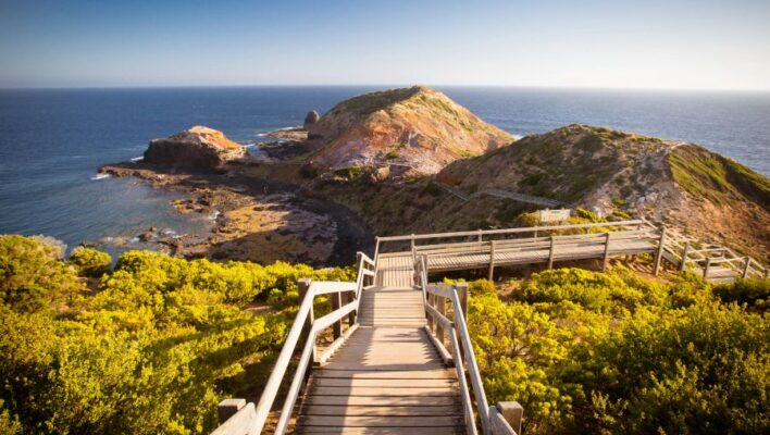 Beroemde Cape Schanck Boardwalk wandeling via houten voetpad naar zuidelijkste punt van Mornington Peninsula