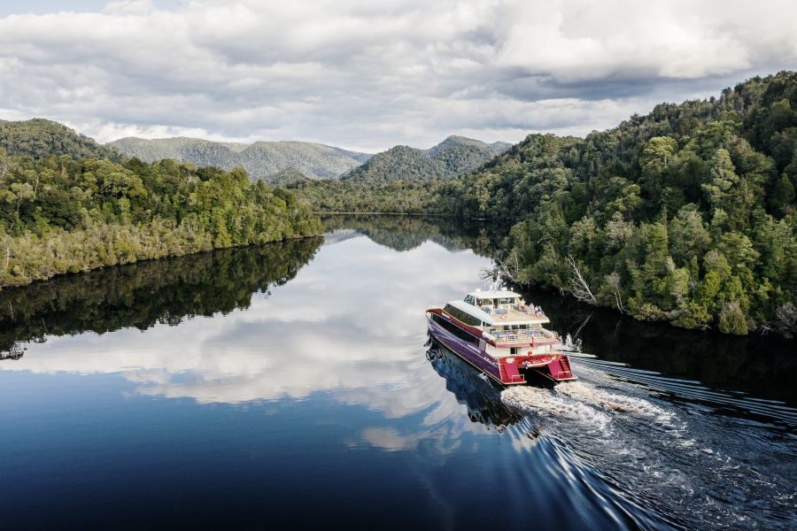 Cruise excursie op de Gordon River vanuit Strahan, drone view