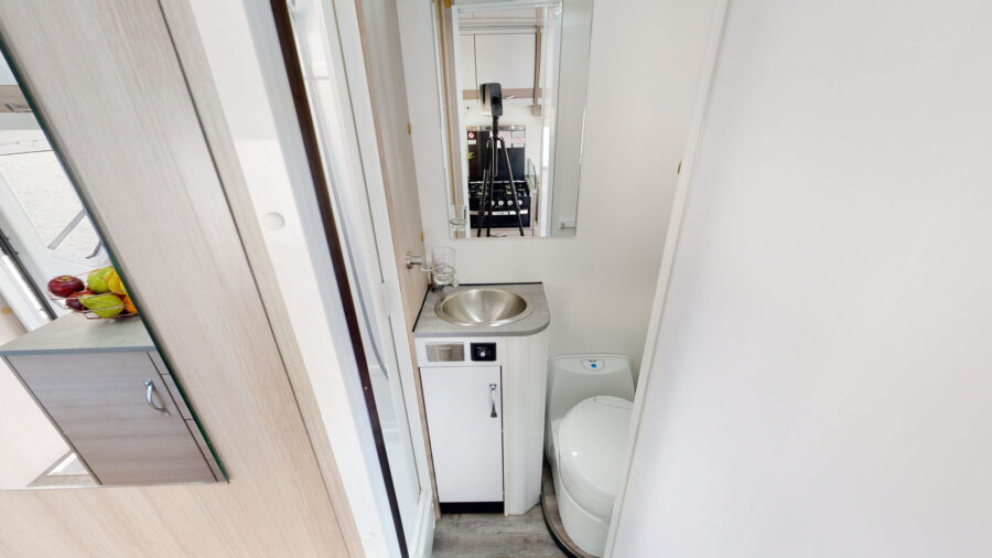 Badkamer van de Cruisin' 6 Berth Deluxe