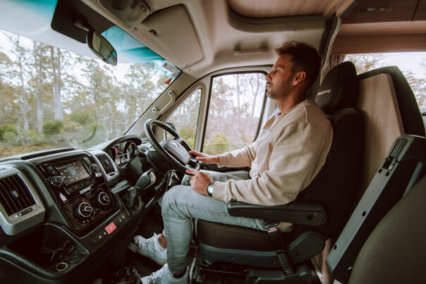 Man bestuurt de Cruisin' Adventurer