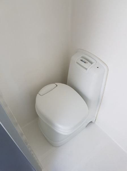 Toilet in de badkamer van de Wendekreisen Koru 2 Freedom