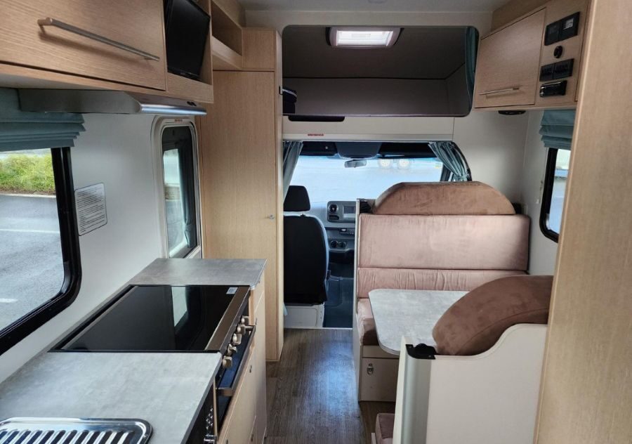 Keuken, dinette en alkoof van de Wendekreisen Koru Star 6 Freedom