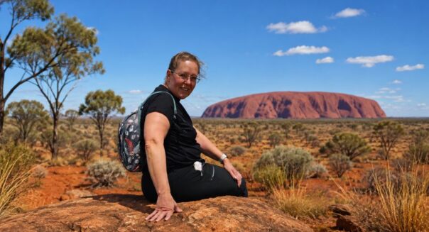 Judith van Campers Down Under bij Uluru in Australië