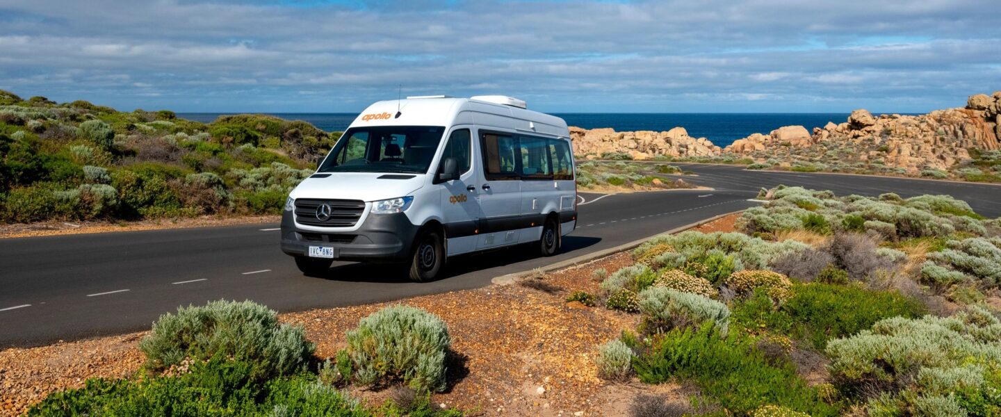 Apollo Euro Plus rijdt op de weg in de buurt van Margaret River in Australië