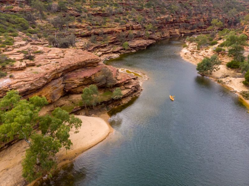 Zicht op de Murchison River in Kalbarri National Park van bovenaf
