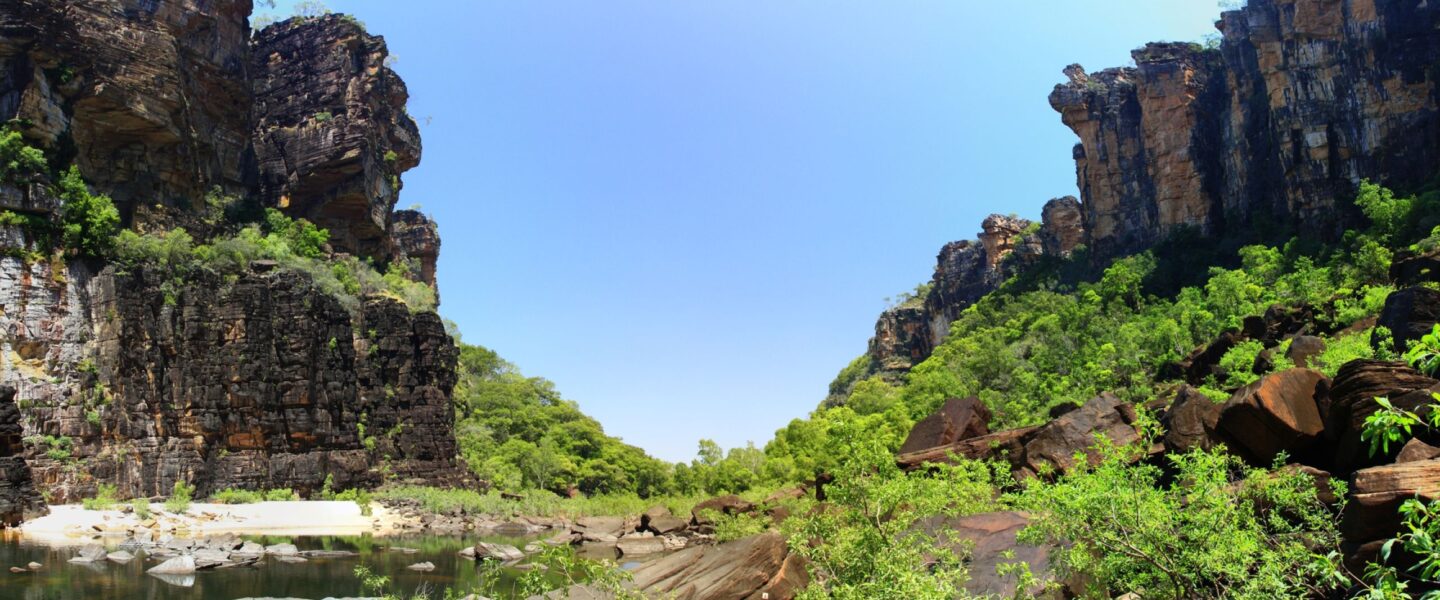 Breedbeeld van de Jim Jim Falls in Kakadu National Park: gesloten in 2026