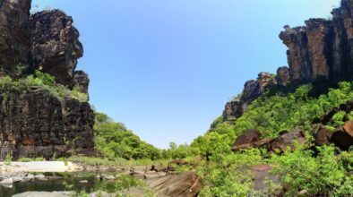 Breedbeeld van de Jim Jim Falls in Kakadu National Park: gesloten in 2026
