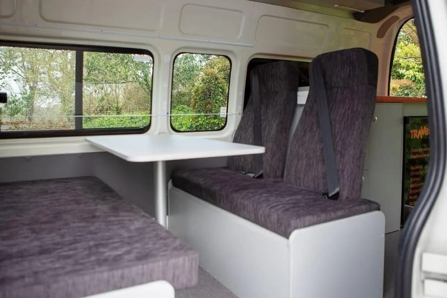Zithoek van de Travellers Autobarn Hi5