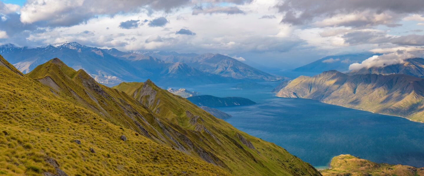 Zicht op Lake Wanaka gezien vanaf Roys Peak