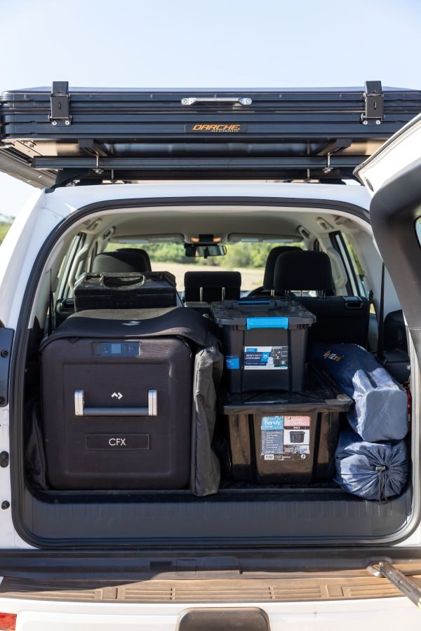 Adventure Rentals Toyota Prado 4WD camper bergruimte