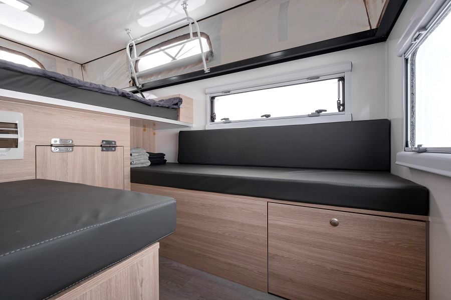 Apollo 4WD Adventure Camper banken