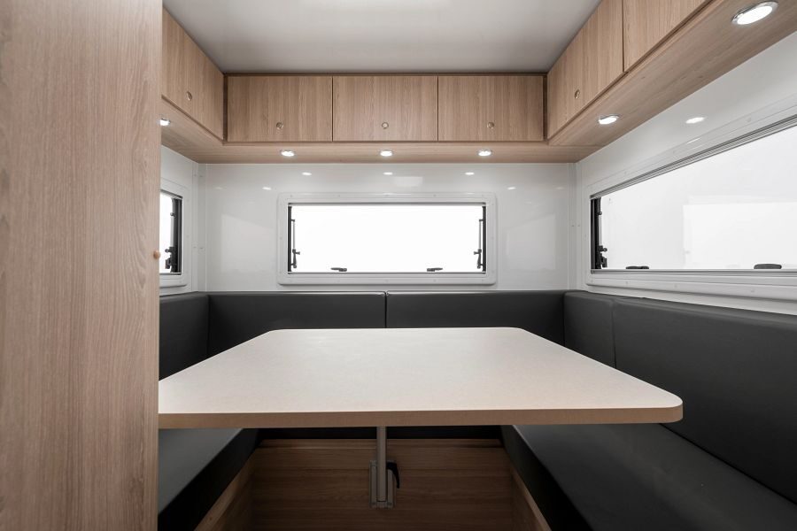 Apollo Euro Camper zithoek achterin