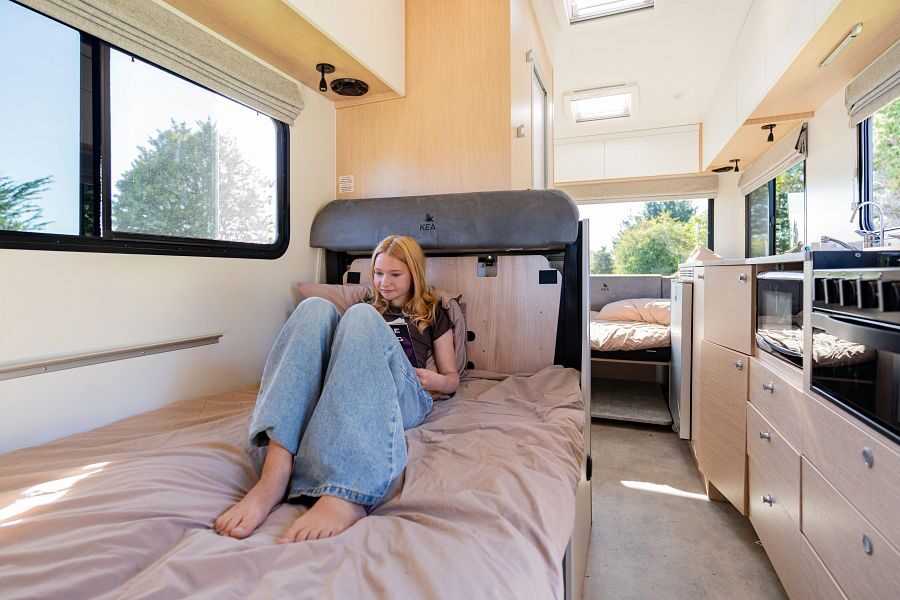 Apollo Euro Deluxe bed dinette opgemaakt