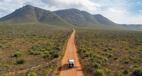 RedSands 4WD 5 personen 2 daktenten gravelweg
